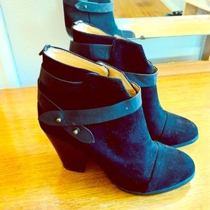 Vegan Ankle Booties-Forever 21